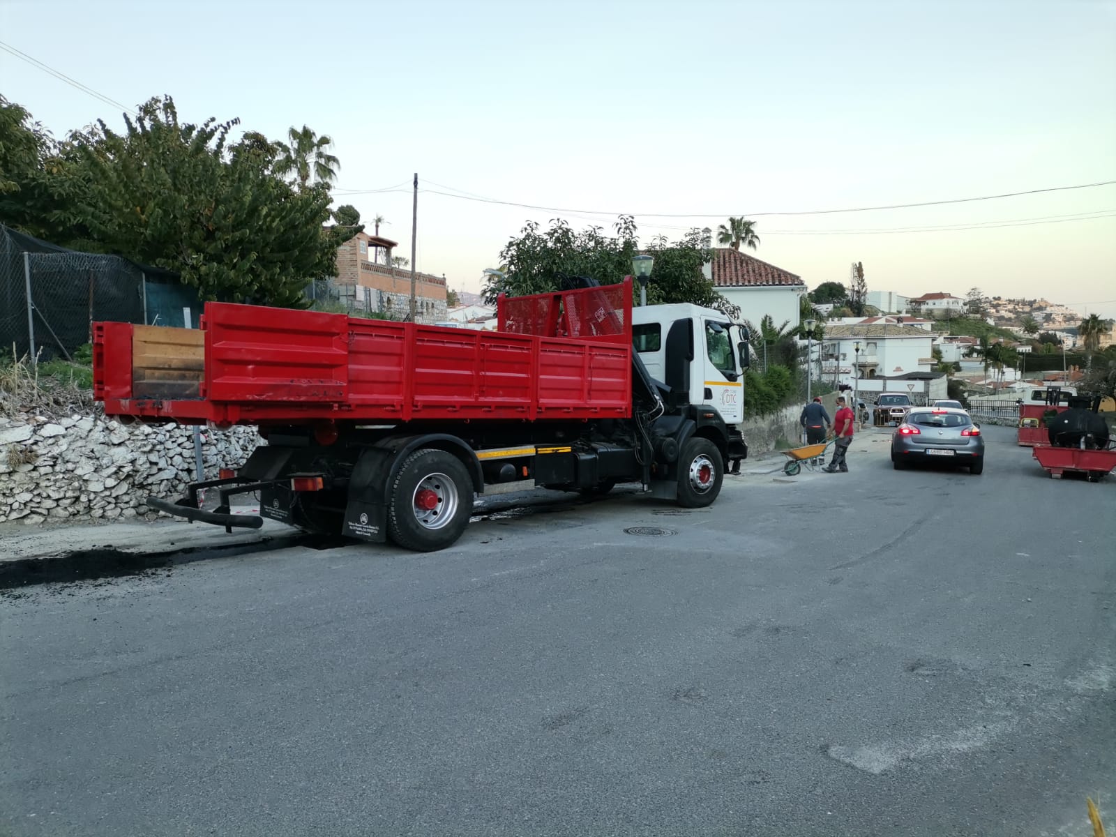 foto de camión pluma en Almuñécar